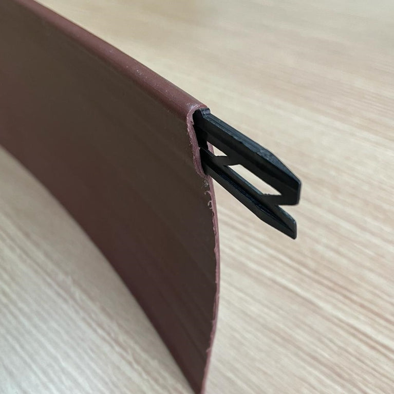 Peça de ligação para separador de relva