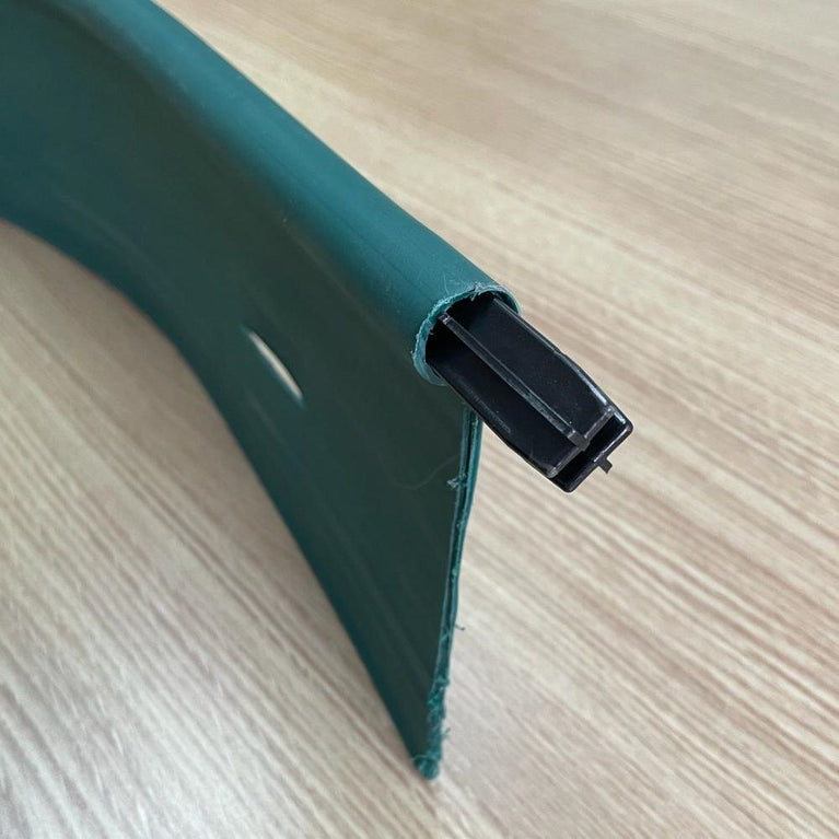 Peça de ligação para separador de relva