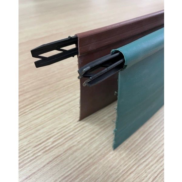 Peça de ligação para separador de relva