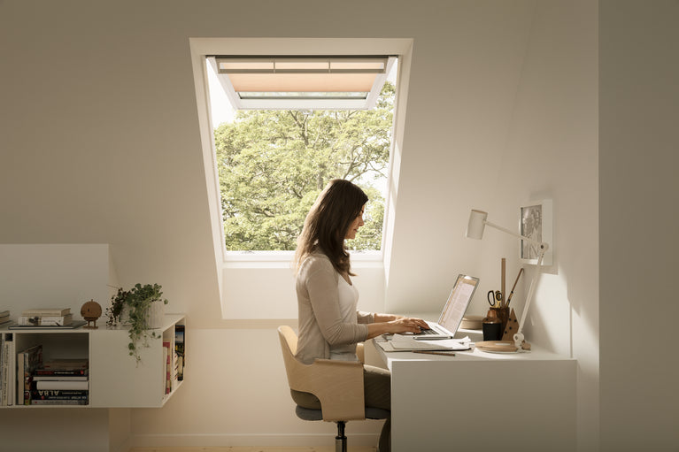Janela Manual Branca Sistema duplo de abertura - Velux