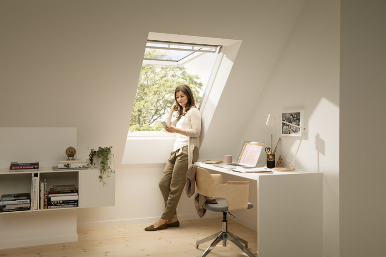 Janela Manual Branca Sistema duplo de abertura - Velux