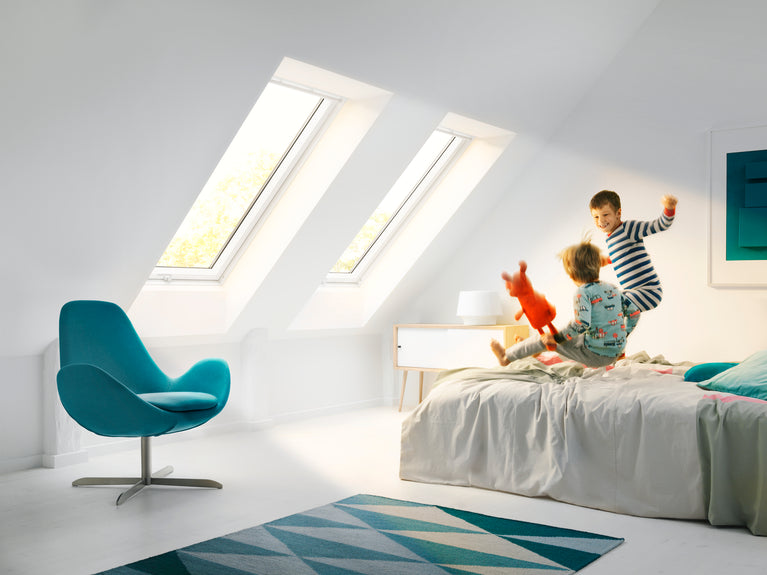 Janela Manual Branca Sistema duplo de abertura - Velux