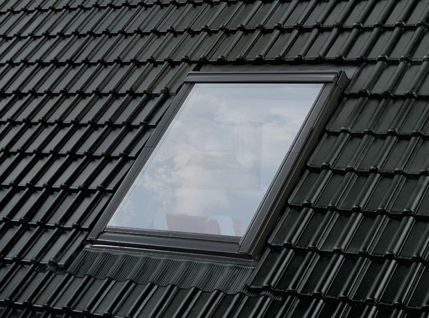 Janela para cobertura inclinada com saída para o exterior - Velux