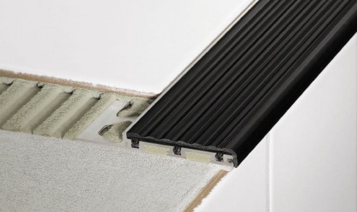 Escadas Trep-B em PVC base Alumínio